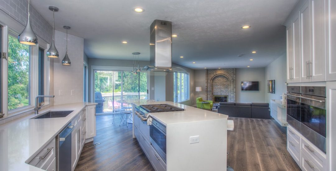 Photo Image: Chandelier, Kitchen Nouns: Lighting, Decor